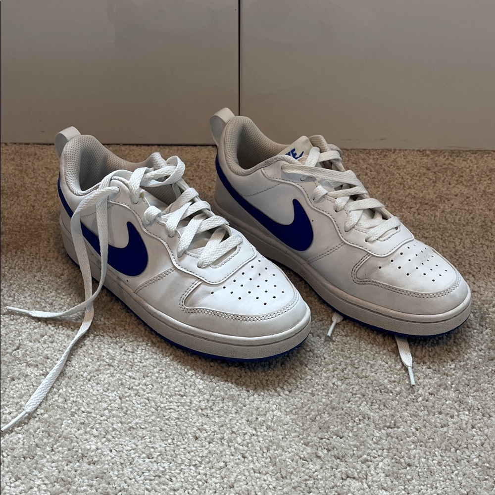 Nike low top kids size 5